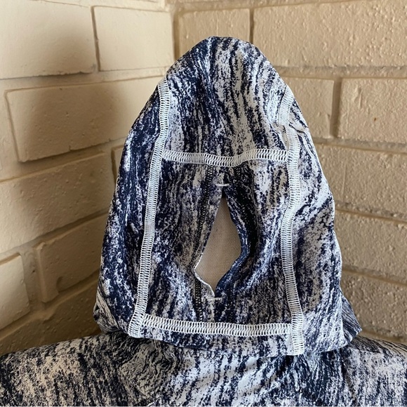 Lululemon Runbeam Hoodie black white long sleeve top Running Texture Twist 4/6 - Picture 8 of 11